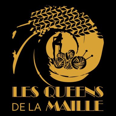 Logo des "Queens de la maille" avec une silhouette féminine et des pelotes de laine.
